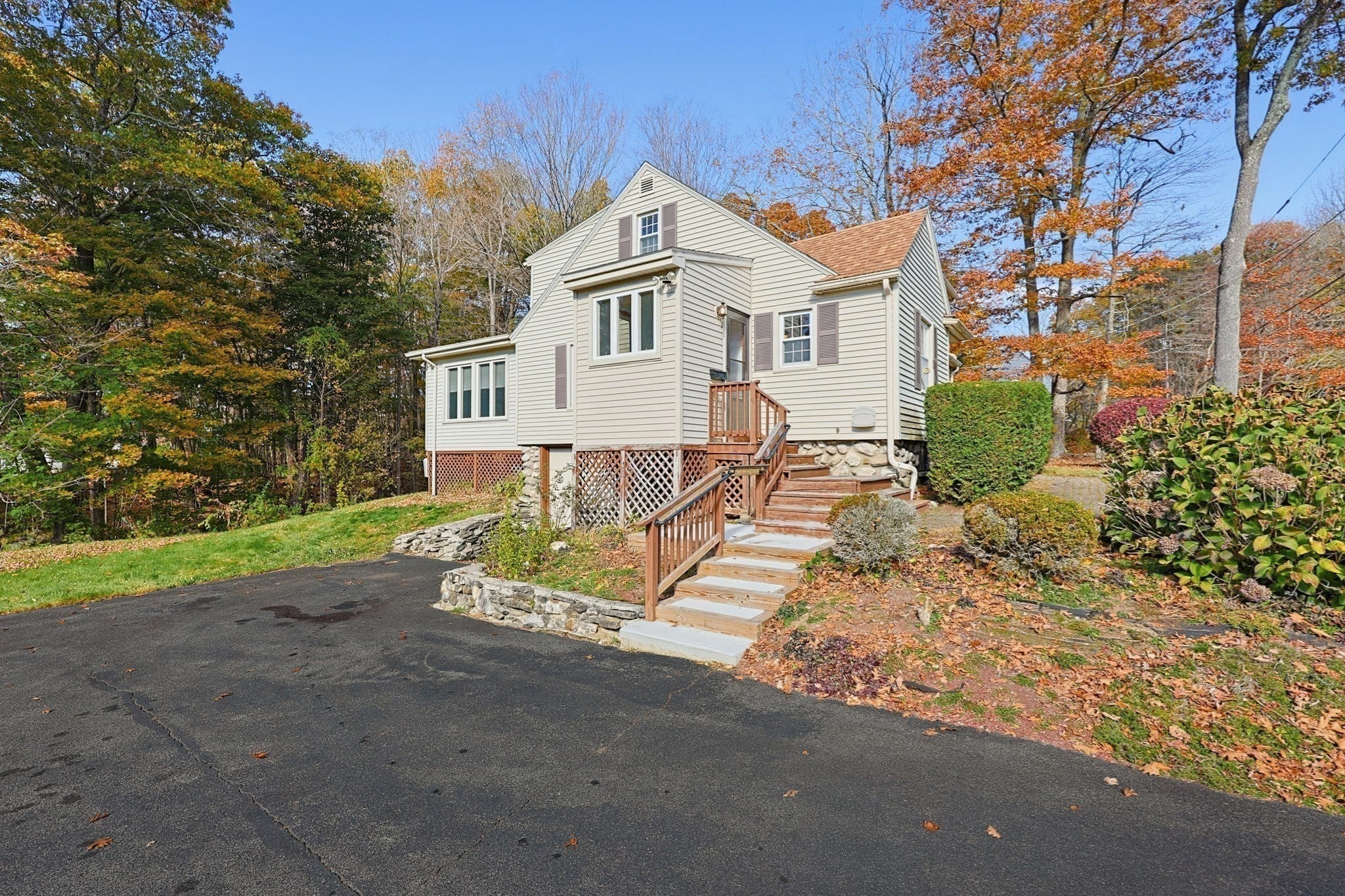 6 Carleton Rd