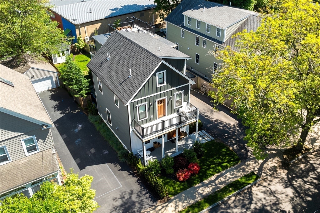 Arlington, Massachusetts 02474, United States, 3 Bedrooms Bedrooms, ,3 BathroomsBathrooms,Residential,Pending,140218