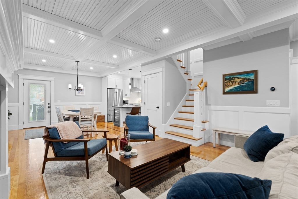 Arlington, Massachusetts 02474, United States, 3 Bedrooms Bedrooms, ,3 BathroomsBathrooms,Residential,Pending,140218