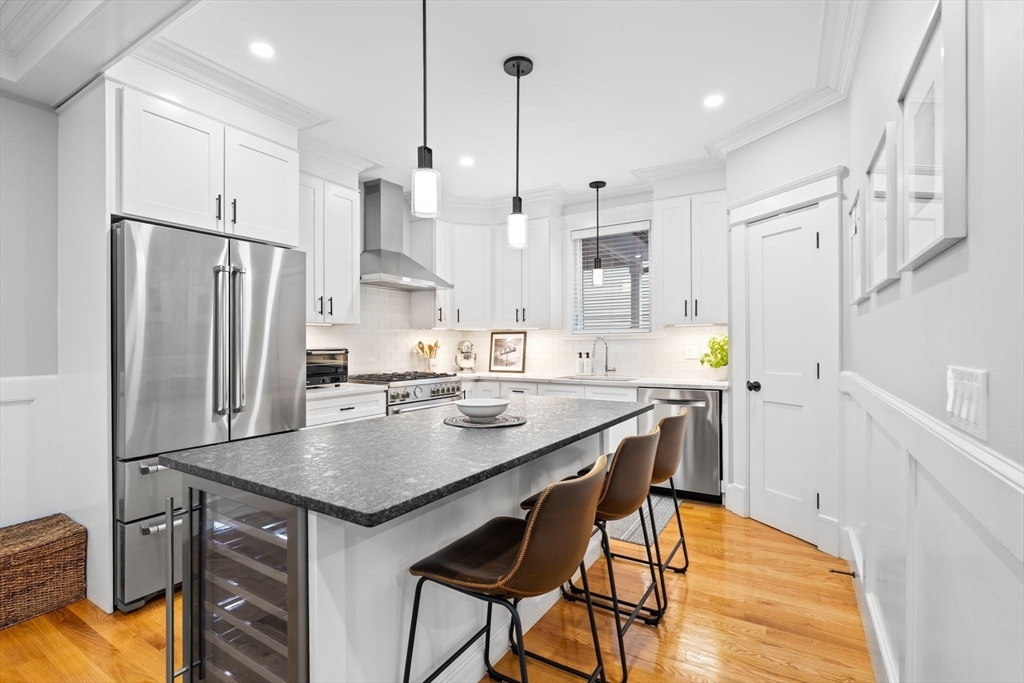 Arlington, Massachusetts 02474, United States, 3 Bedrooms Bedrooms, ,3 BathroomsBathrooms,Residential,Pending,140218