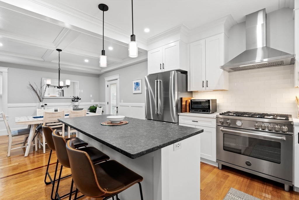 Arlington, Massachusetts 02474, United States, 3 Bedrooms Bedrooms, ,3 BathroomsBathrooms,Residential,Pending,140218