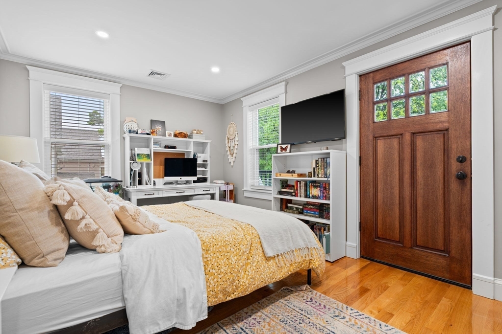 Arlington, Massachusetts 02474, United States, 3 Bedrooms Bedrooms, ,3 BathroomsBathrooms,Residential,Pending,140218