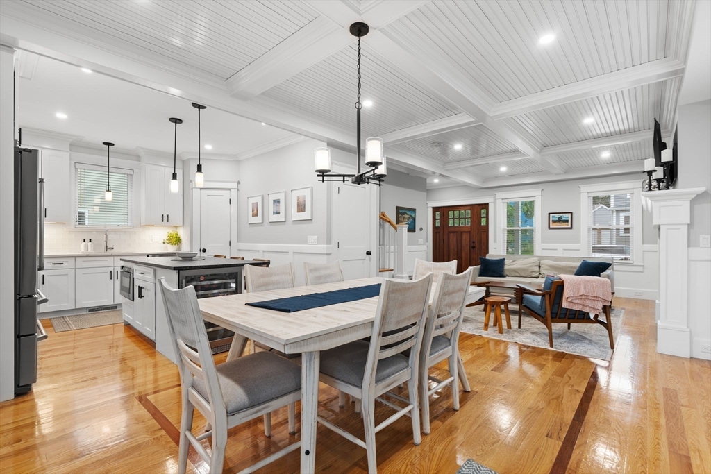 Arlington, Massachusetts 02474, United States, 3 Bedrooms Bedrooms, ,3 BathroomsBathrooms,Residential,Pending,140218