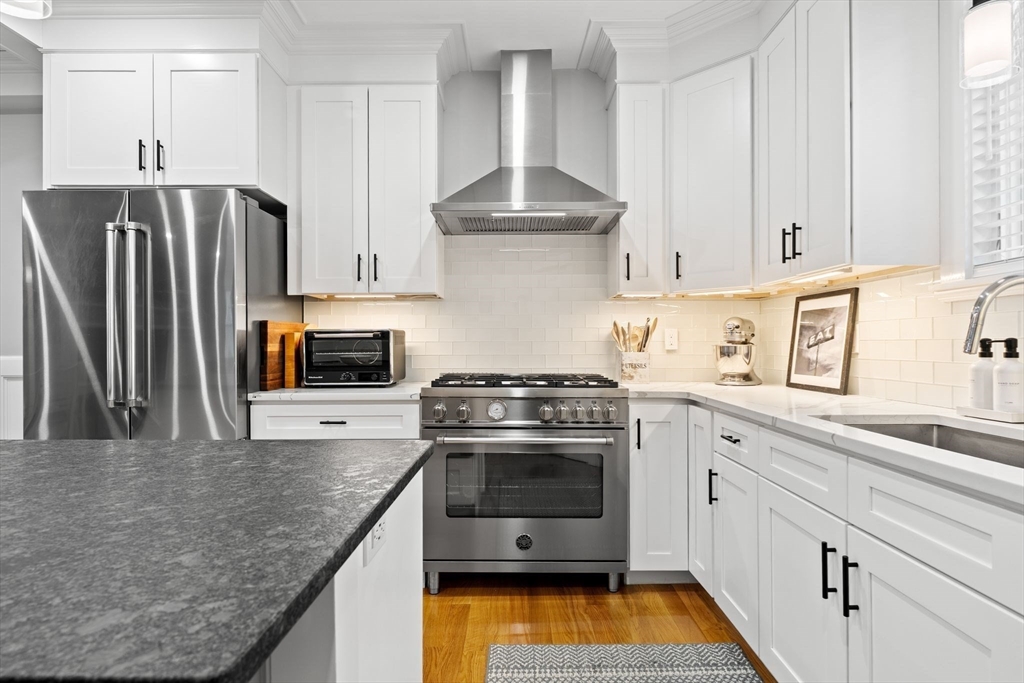 Arlington, Massachusetts 02474, United States, 3 Bedrooms Bedrooms, ,3 BathroomsBathrooms,Residential,Pending,140218