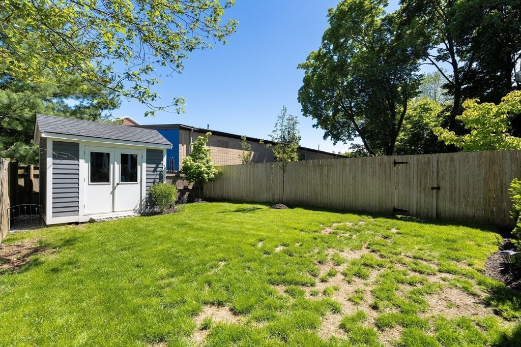 Arlington, Massachusetts 02474, United States, 3 Bedrooms Bedrooms, ,3 BathroomsBathrooms,Residential,Pending,140218