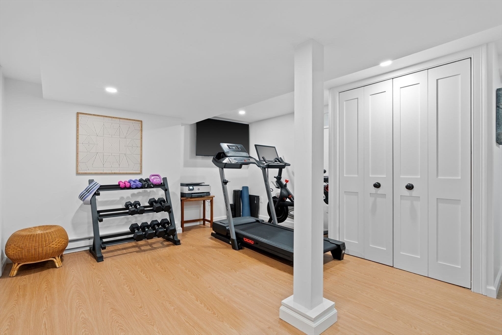 Arlington, Massachusetts 02474, United States, 3 Bedrooms Bedrooms, ,3 BathroomsBathrooms,Residential,Pending,140218