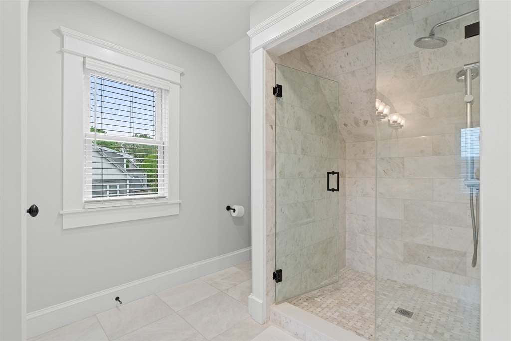 Arlington, Massachusetts 02474, United States, 3 Bedrooms Bedrooms, ,3 BathroomsBathrooms,Residential,Pending,140218