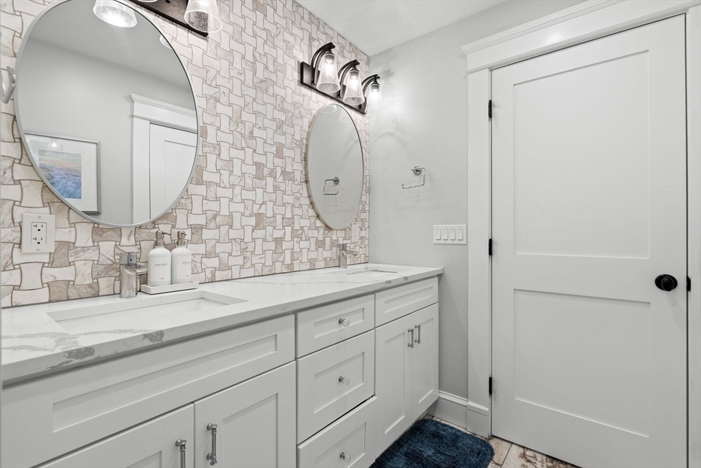 Arlington, Massachusetts 02474, United States, 3 Bedrooms Bedrooms, ,3 BathroomsBathrooms,Residential,Pending,140218