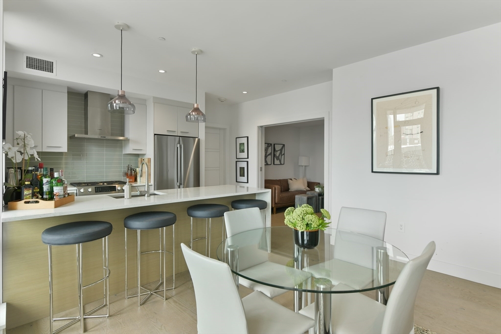 40 Traveler St 710