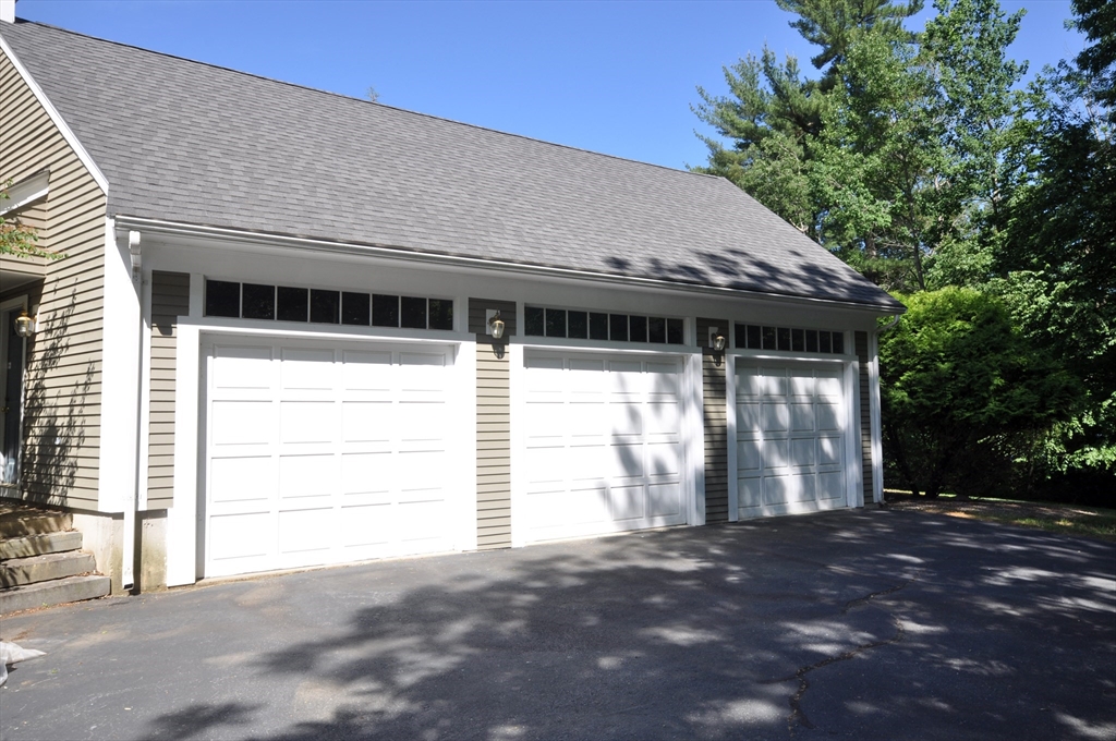 9 Breezy Point Rd