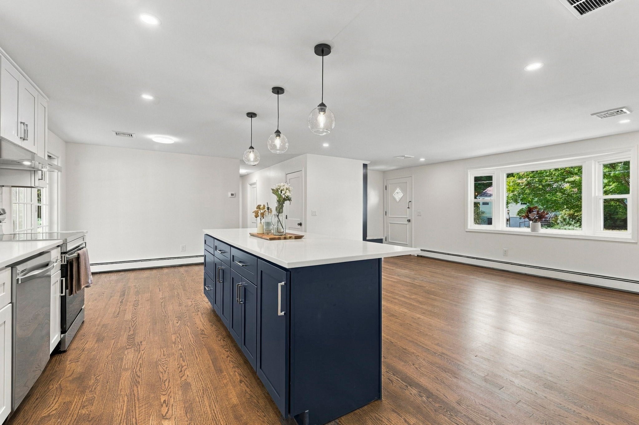 146 Helen Dr, Marlborough, MA Photo #2
