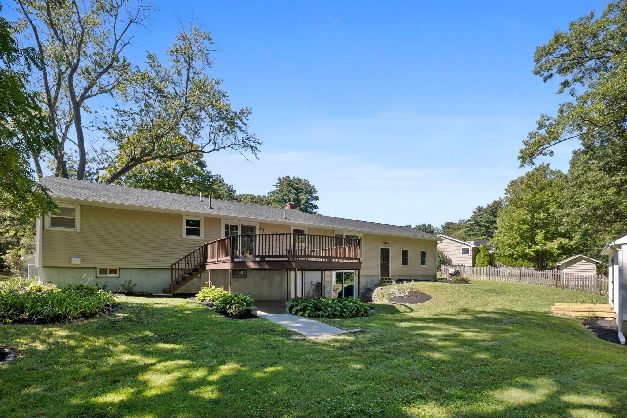 146 Helen Dr, Marlborough, MA Photo #17