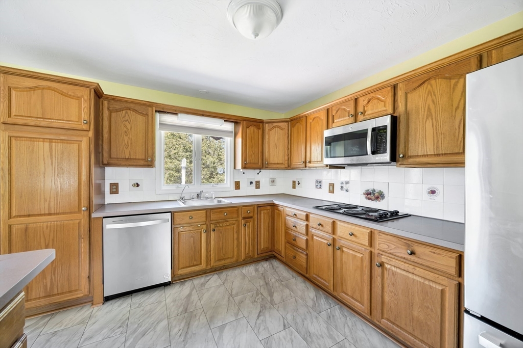 33 Thatchers Ln, Falmouth, MA, 33 Thatchers Ln, Falmouth, MA Photo #11