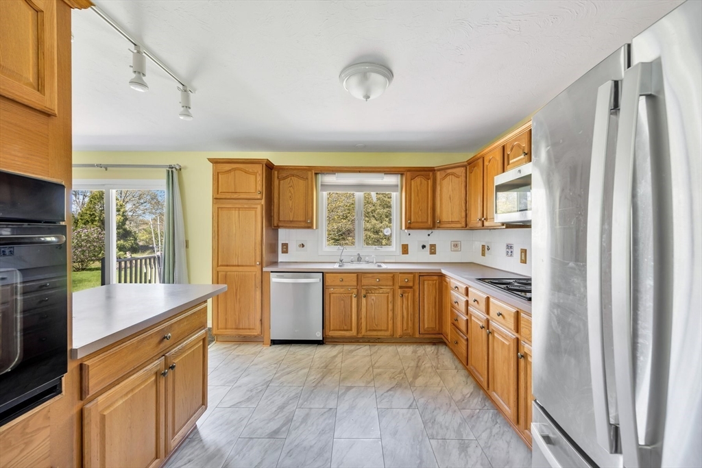 33 Thatchers Ln, Falmouth, MA, 33 Thatchers Ln, Falmouth, MA Photo #12