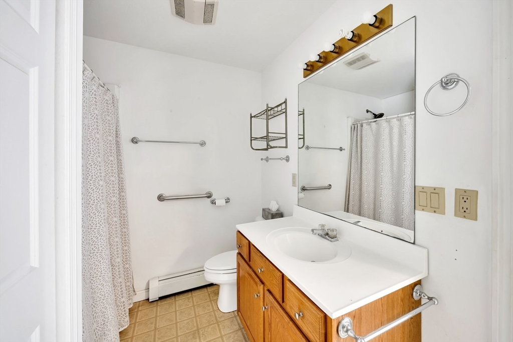 33 Thatchers Ln, Falmouth, MA, 33 Thatchers Ln, Falmouth, MA Photo #15