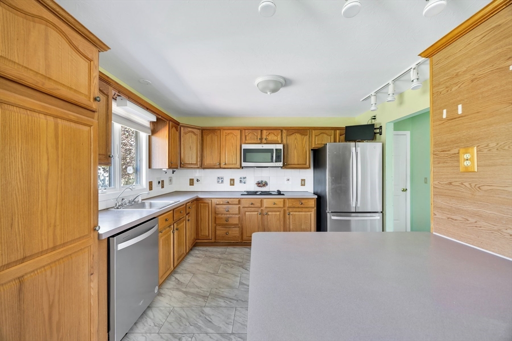 33 Thatchers Ln, Falmouth, MA, 33 Thatchers Ln, Falmouth, MA Photo #9