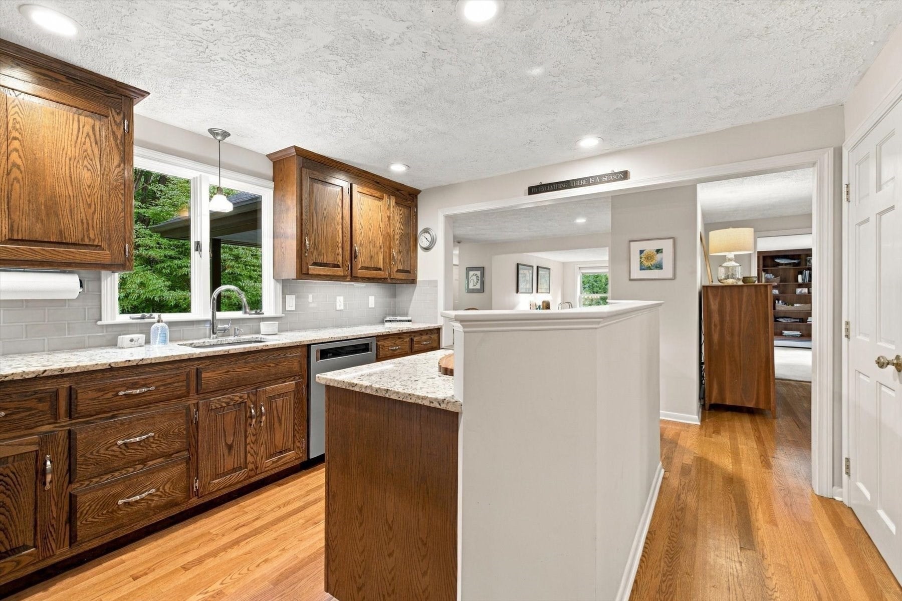 52 W Elm St