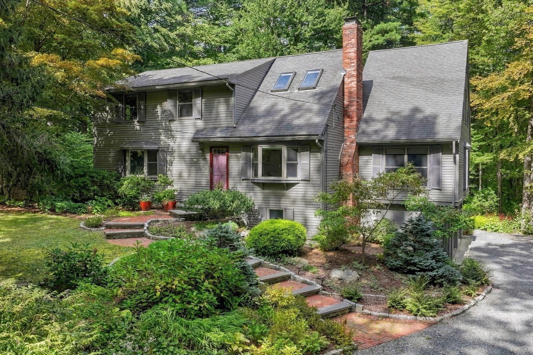 52 W Elm St