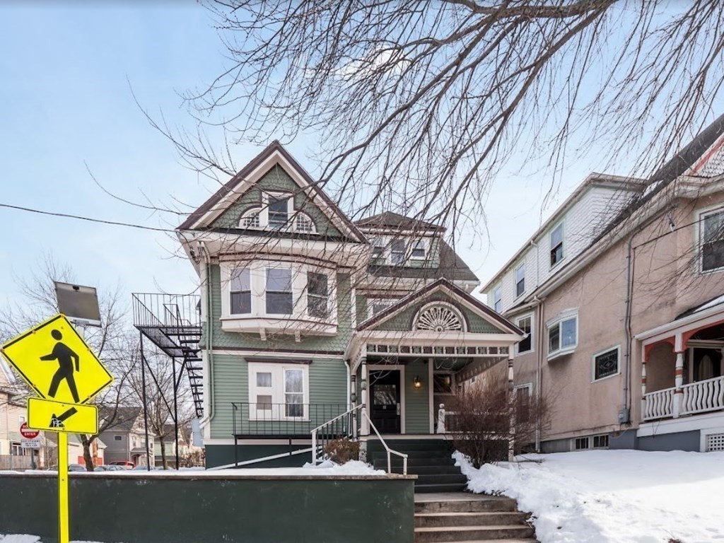 Click for 97 College Ave #9, Somerville, MA slideshow