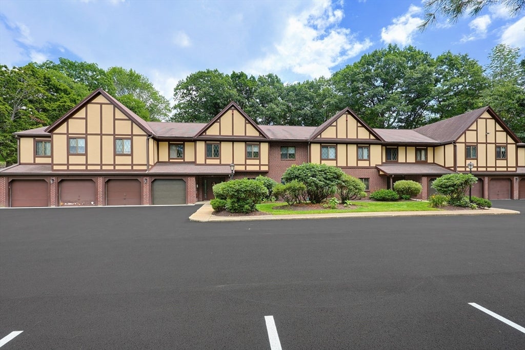 Photo of 14 Rainbow Pond Dr, Walpole, MA