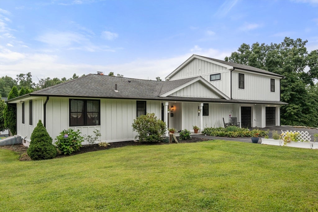 Photo of 33 Putnam Hill Rd, Sutton, MA