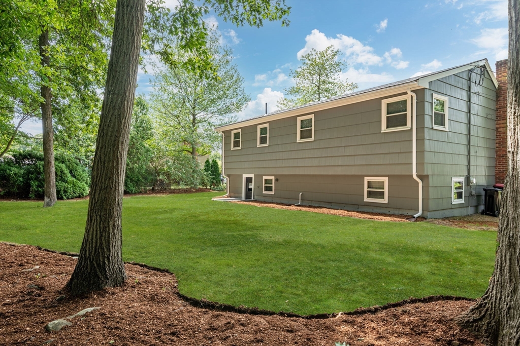 30 W Meadow Dr