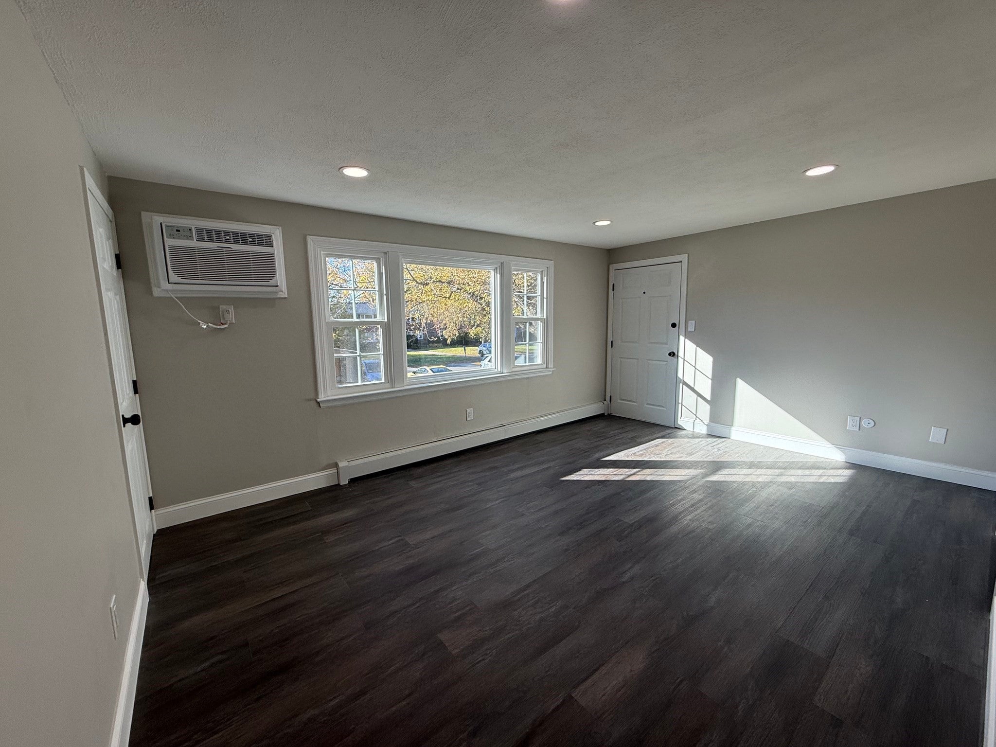 Photo of 8 Myles Standish Dr, Haverhill, MA