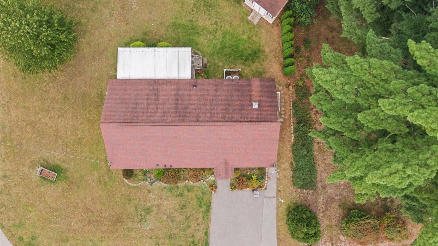 2 Hawthorne Ln
