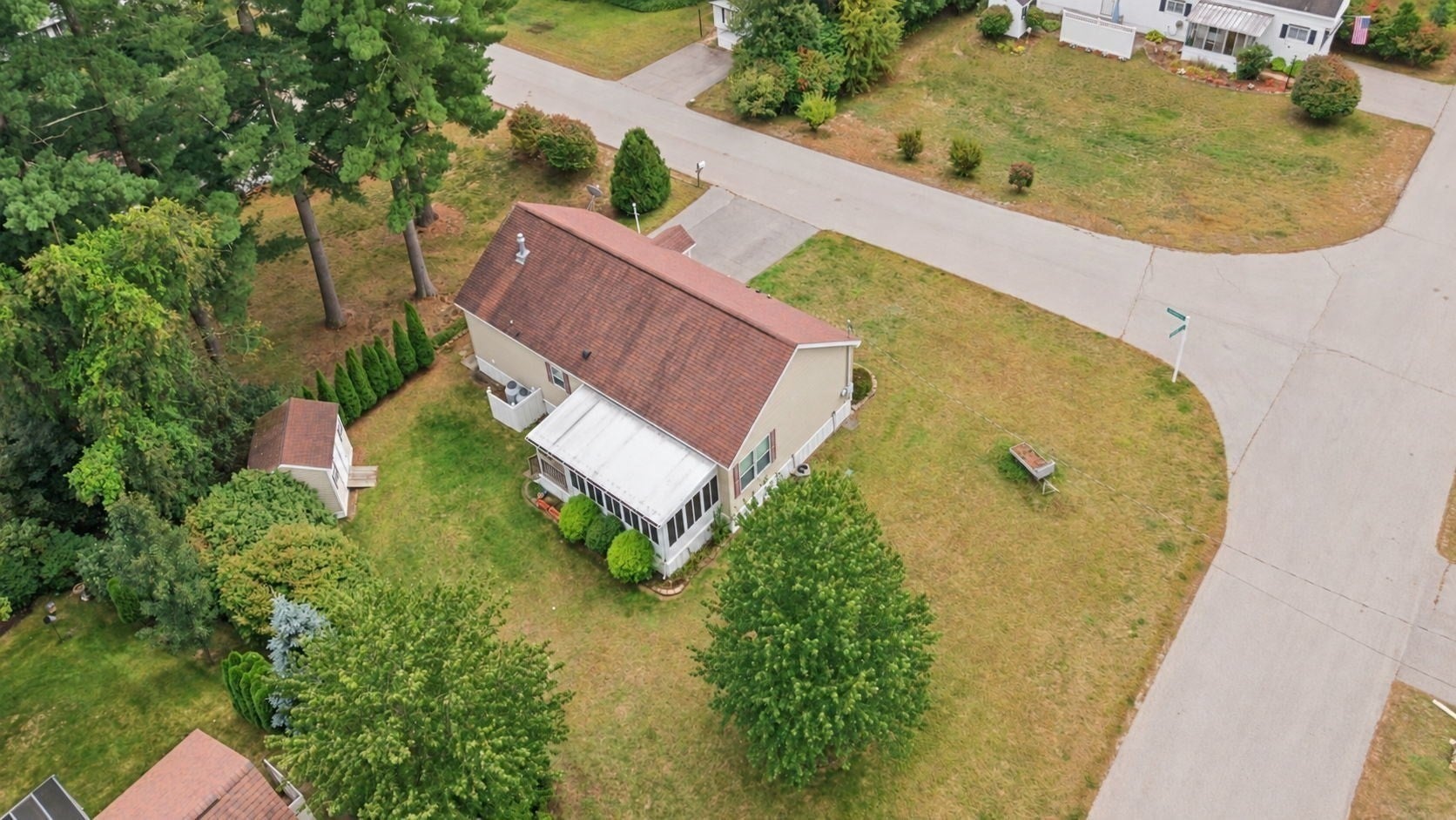 2 Hawthorne Ln