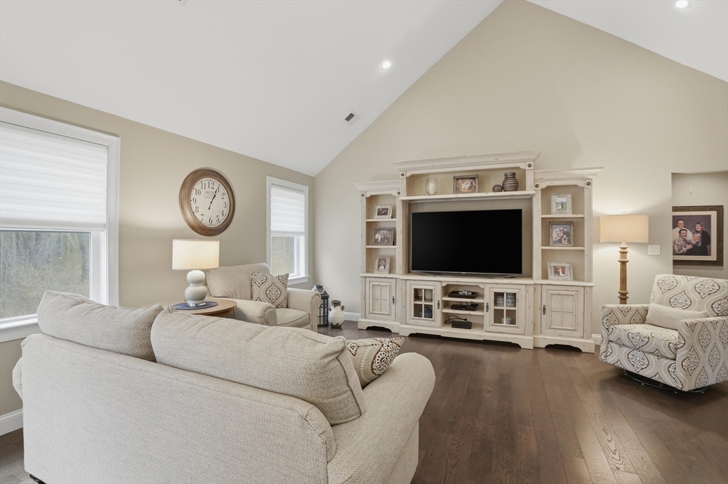 6 Woodrow Ln