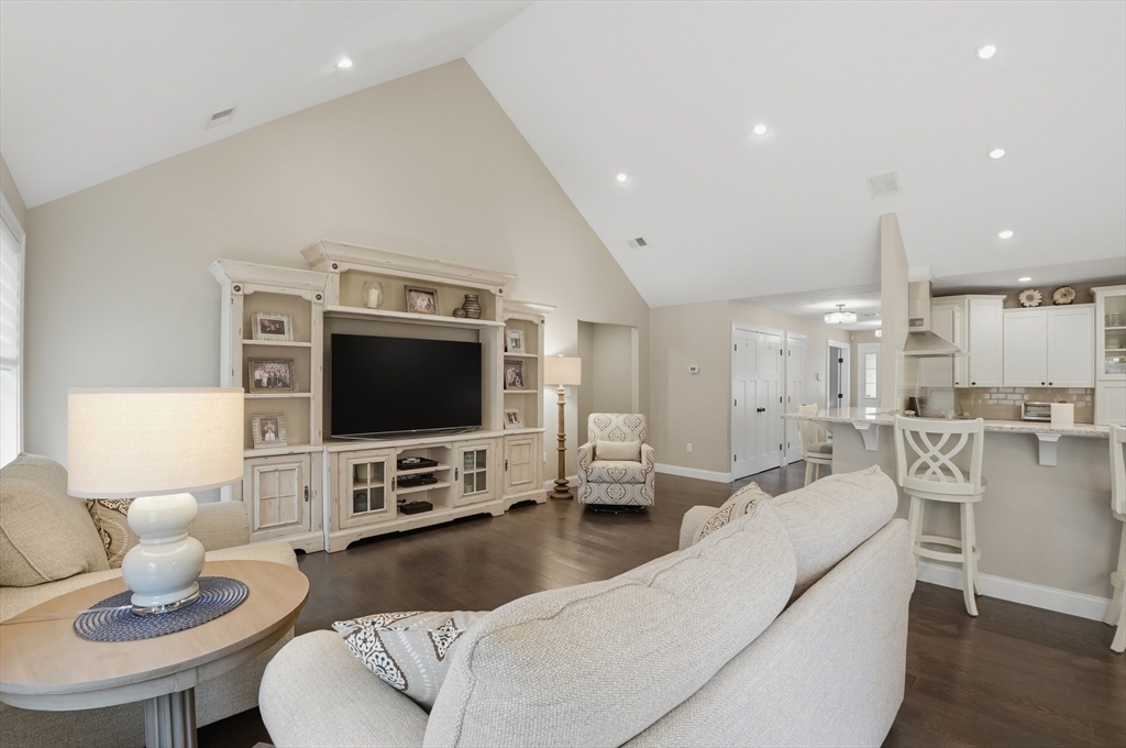 6 Woodrow Ln