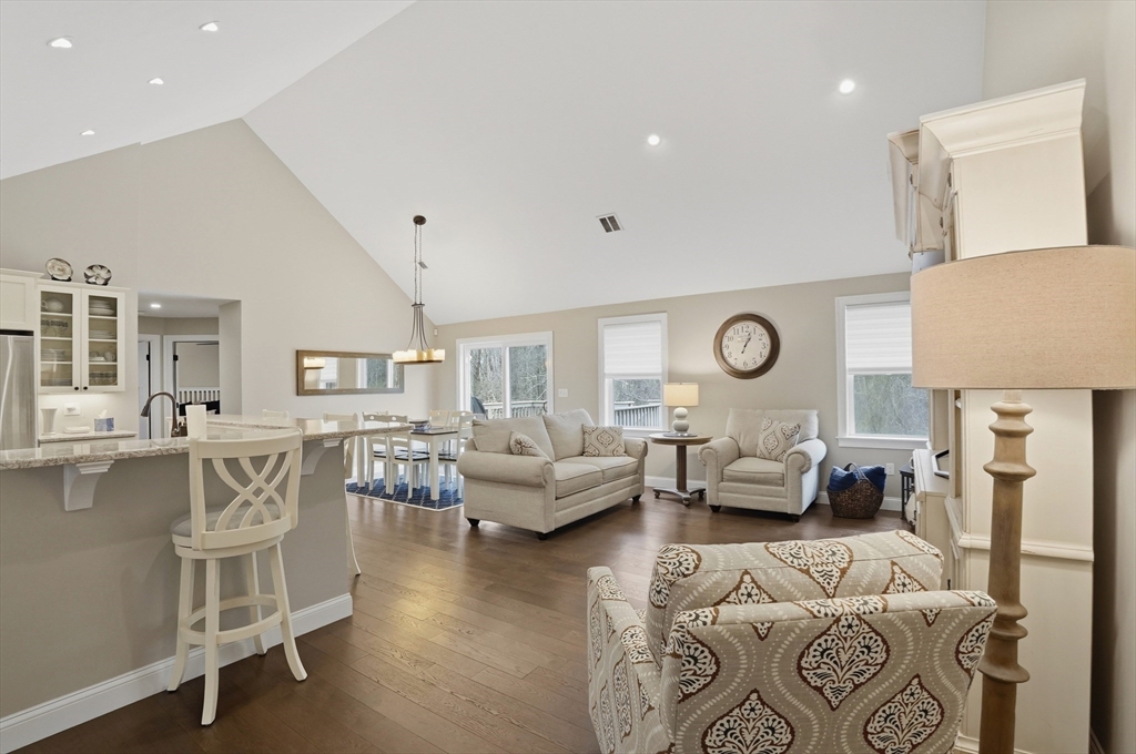 6 Woodrow Ln