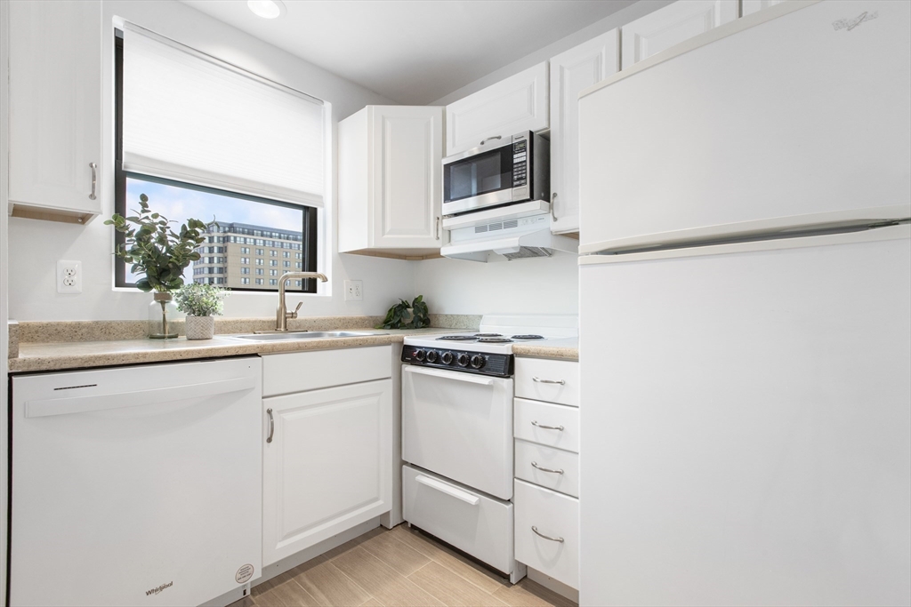 Quincy, Massachusetts 02171, United States, 1 Bedroom Bedrooms, ,1 BathroomBathrooms,Residential,Active,201832