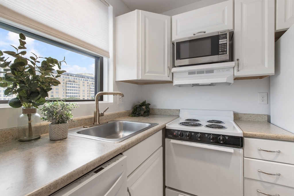 Quincy, Massachusetts 02171, United States, 1 Bedroom Bedrooms, ,1 BathroomBathrooms,Residential,Active,201832