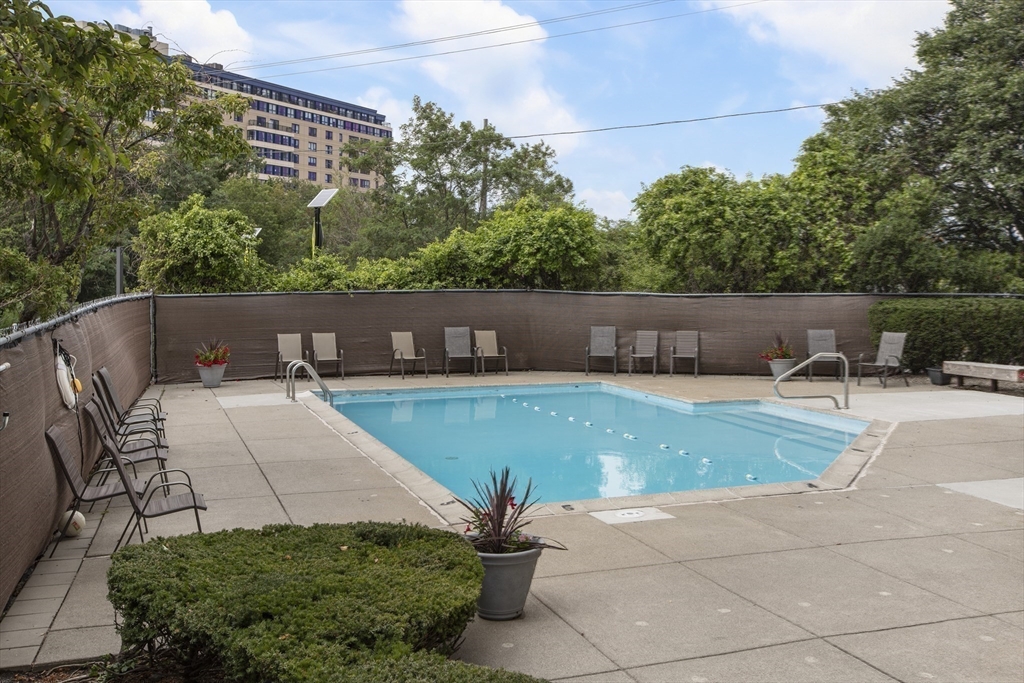 Quincy, Massachusetts 02171, United States, 1 Bedroom Bedrooms, ,1 BathroomBathrooms,Residential,Active,201832