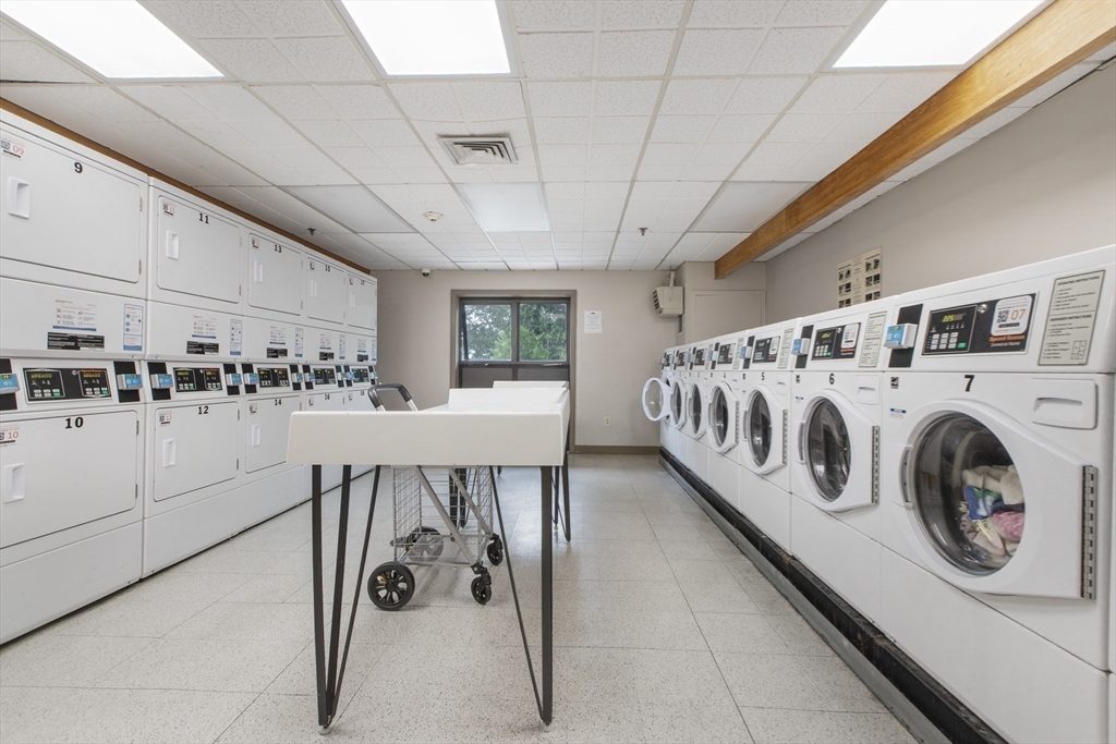 Quincy, Massachusetts 02171, United States, 1 Bedroom Bedrooms, ,1 BathroomBathrooms,Residential,Active,201832