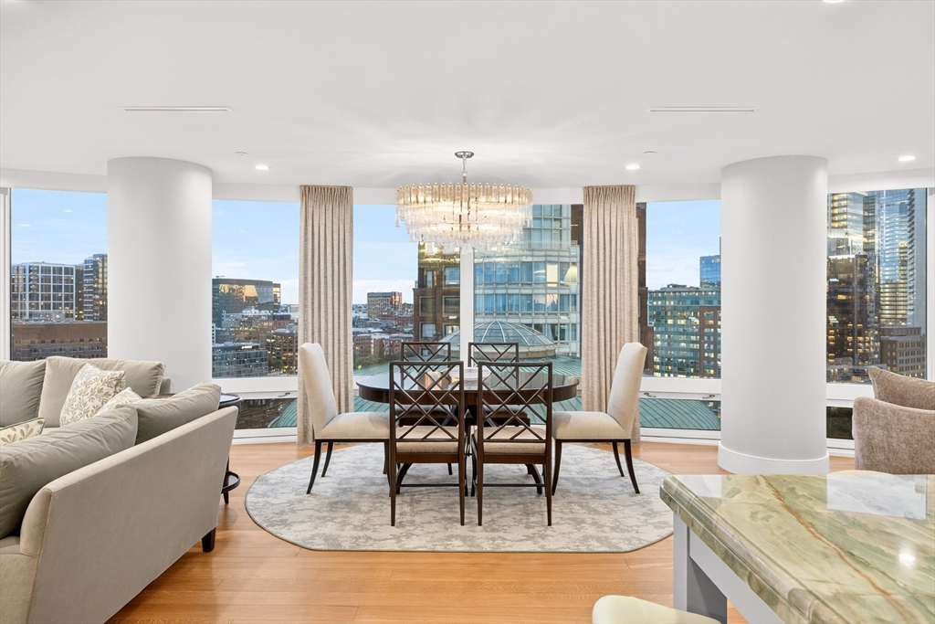 Boston, Massachusetts 02110, United States, 3 Bedrooms Bedrooms, ,4 BathroomsBathrooms,Residential,Active,210521