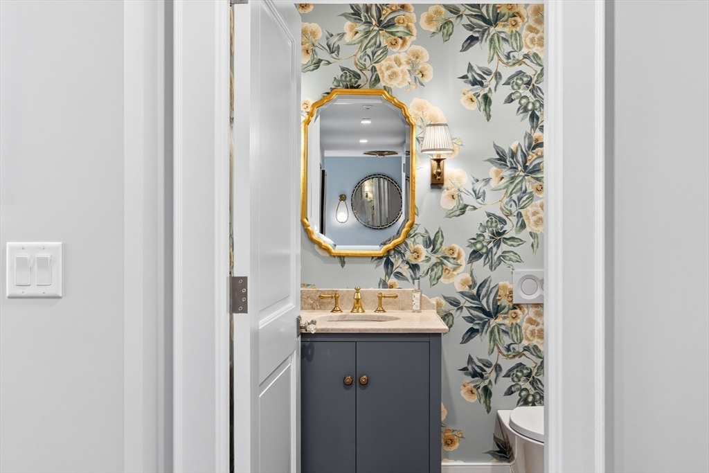 Boston, Massachusetts 02110, United States, 3 Bedrooms Bedrooms, ,4 BathroomsBathrooms,Residential,Active,210521