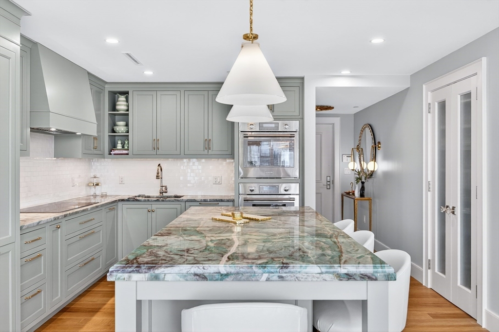 Boston, Massachusetts 02110, United States, 3 Bedrooms Bedrooms, ,4 BathroomsBathrooms,Residential,Active,210521