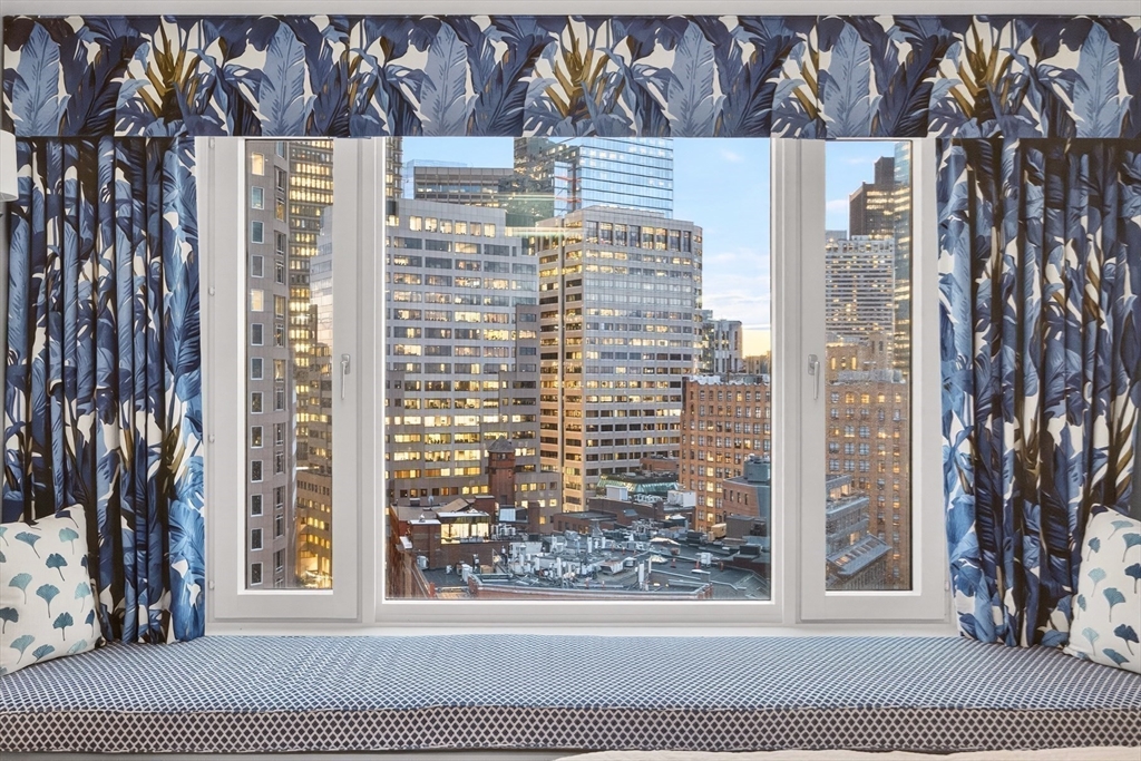 Boston, Massachusetts 02110, United States, 3 Bedrooms Bedrooms, ,4 BathroomsBathrooms,Residential,Active,210521