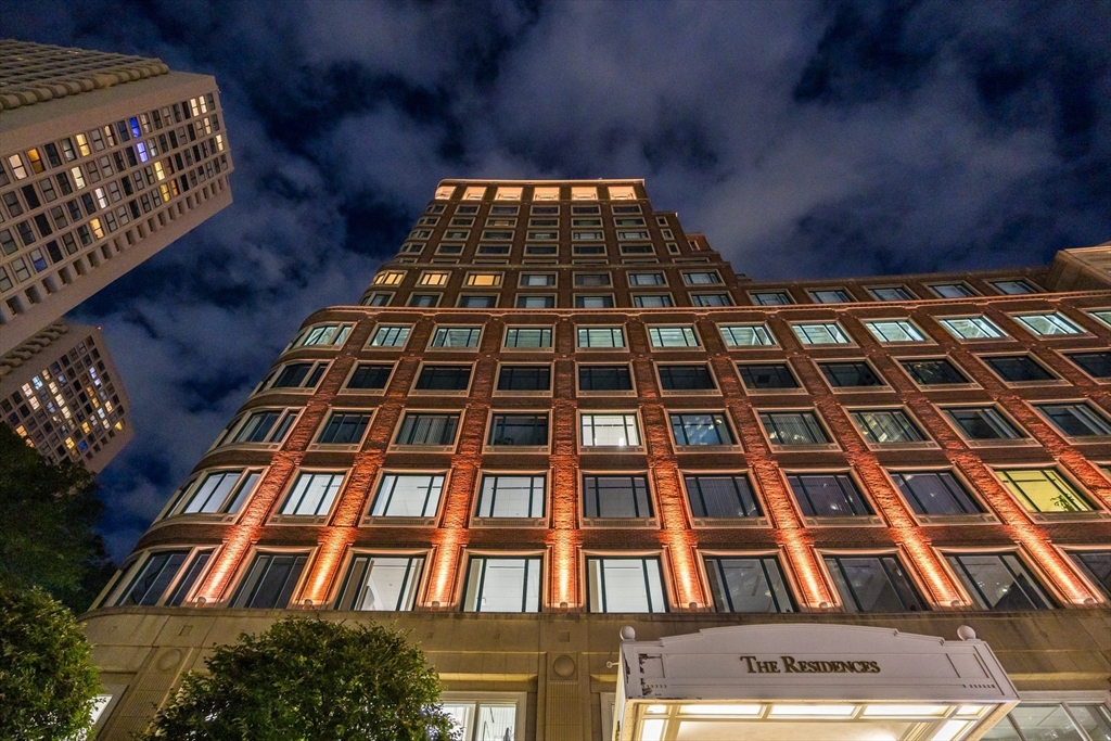 10 Rowes Wharf PH4
