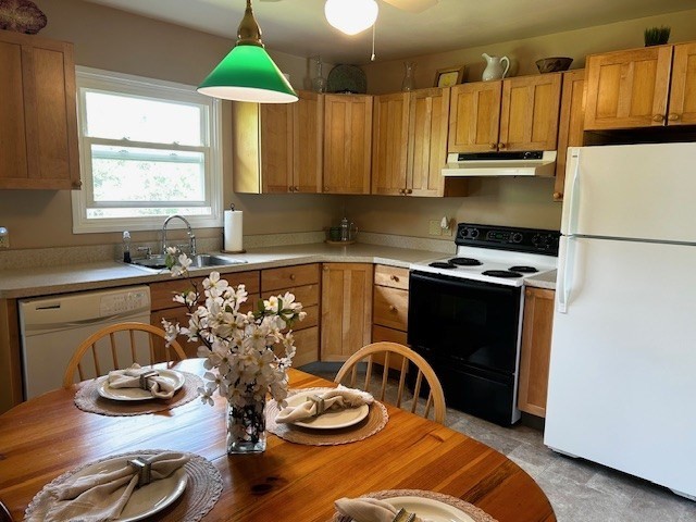35 Maple Grove Dr
