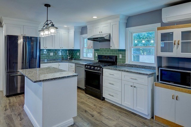 17 Hollywood Dr 1
