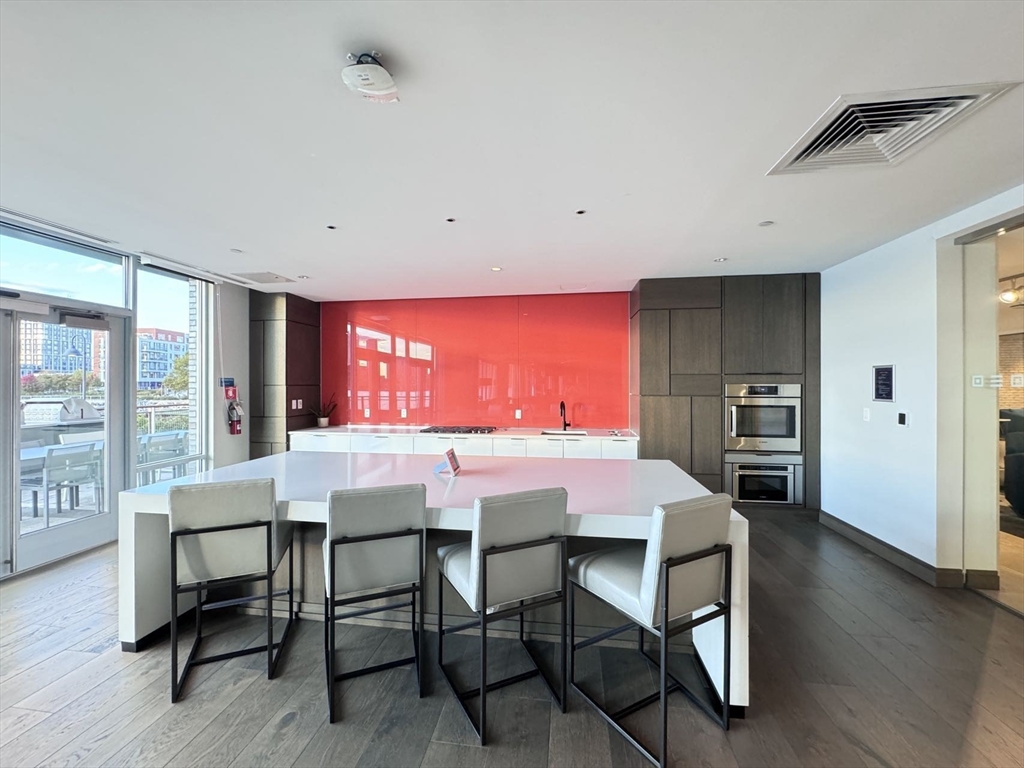 65 Lewis St 202