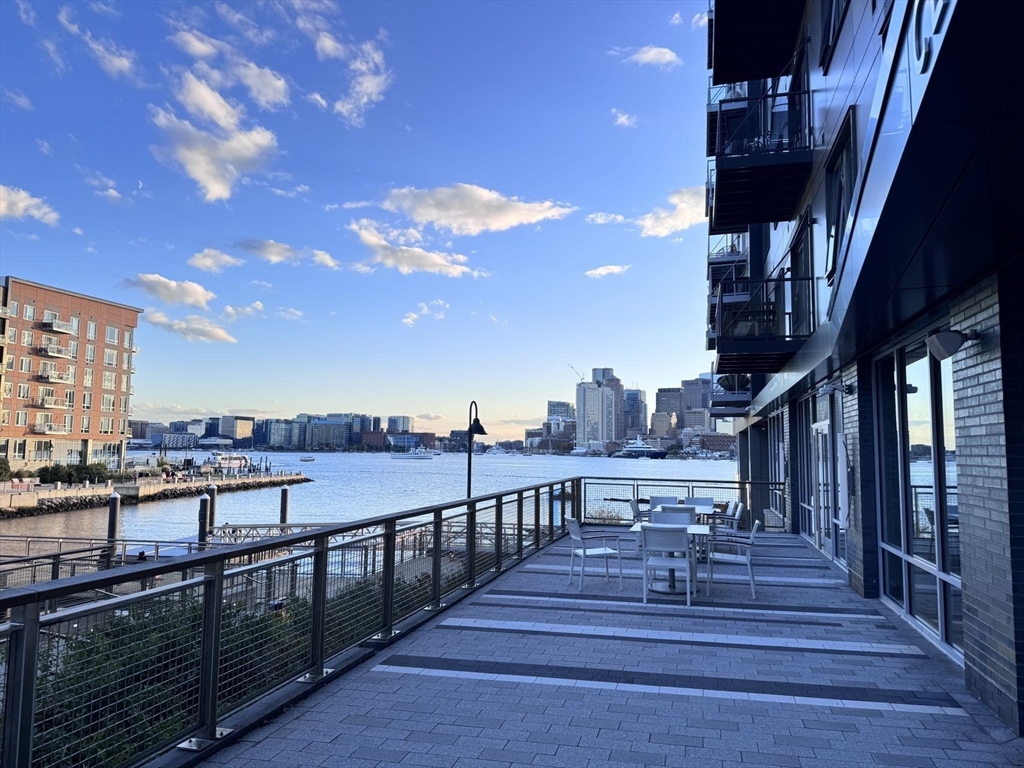 65 Lewis St 202