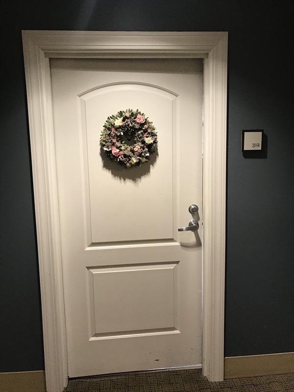 52 Lawrence Drive M312