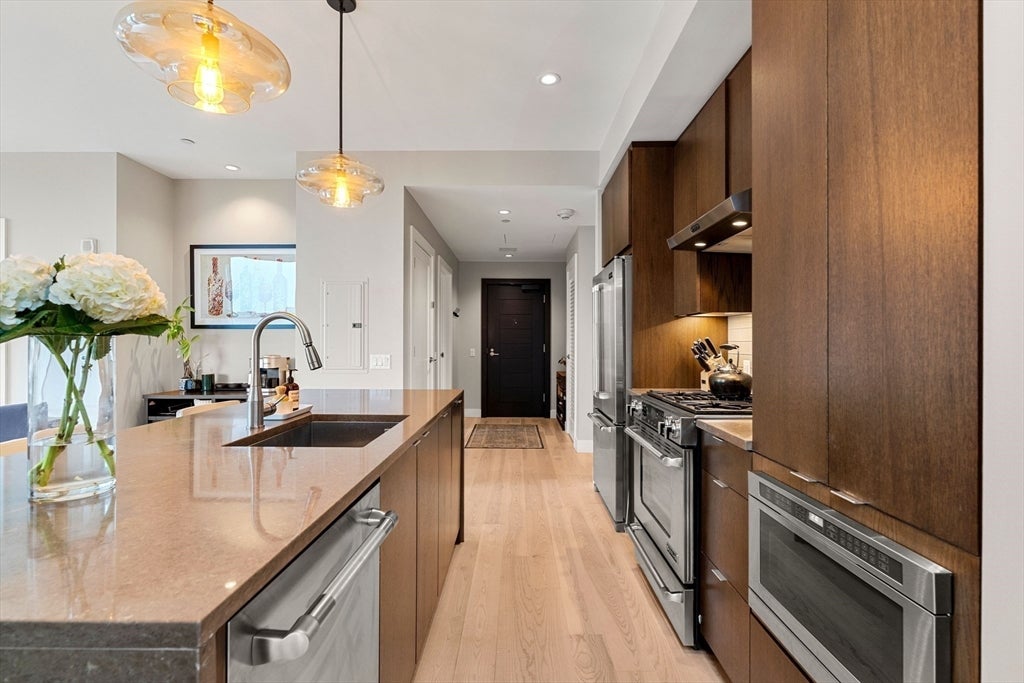 32 Traveler St 604