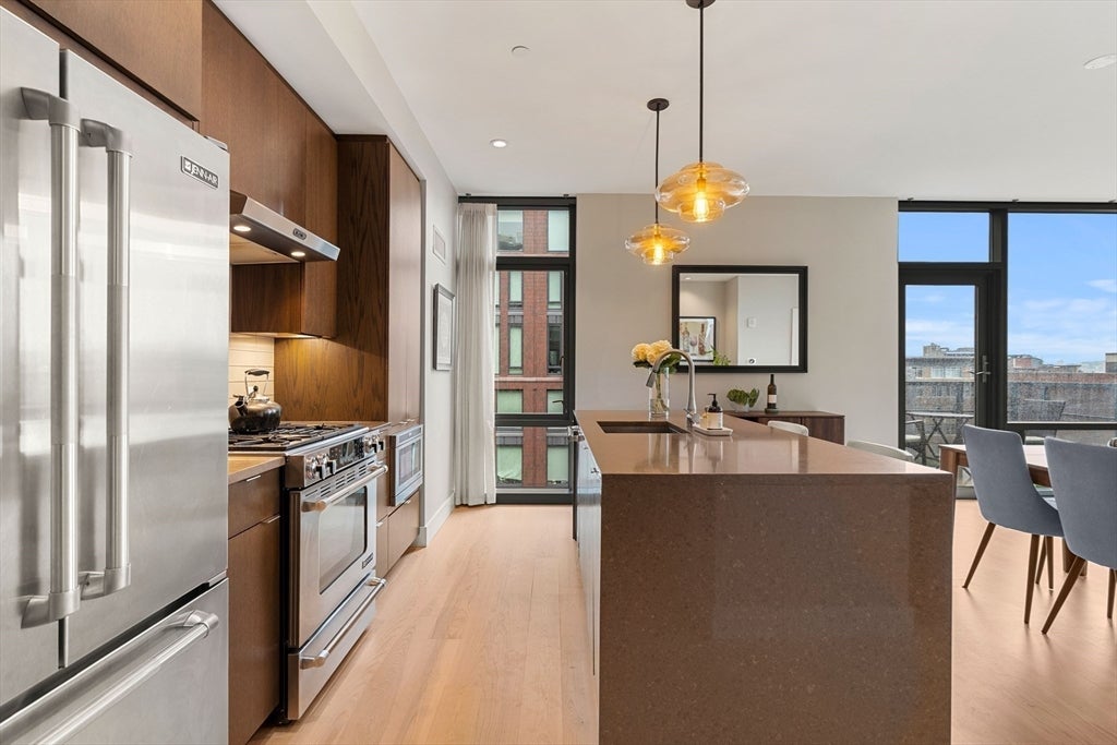 32 Traveler St 604