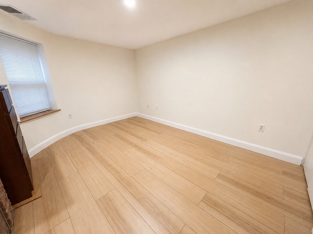 84 Gainsborough Street 006W