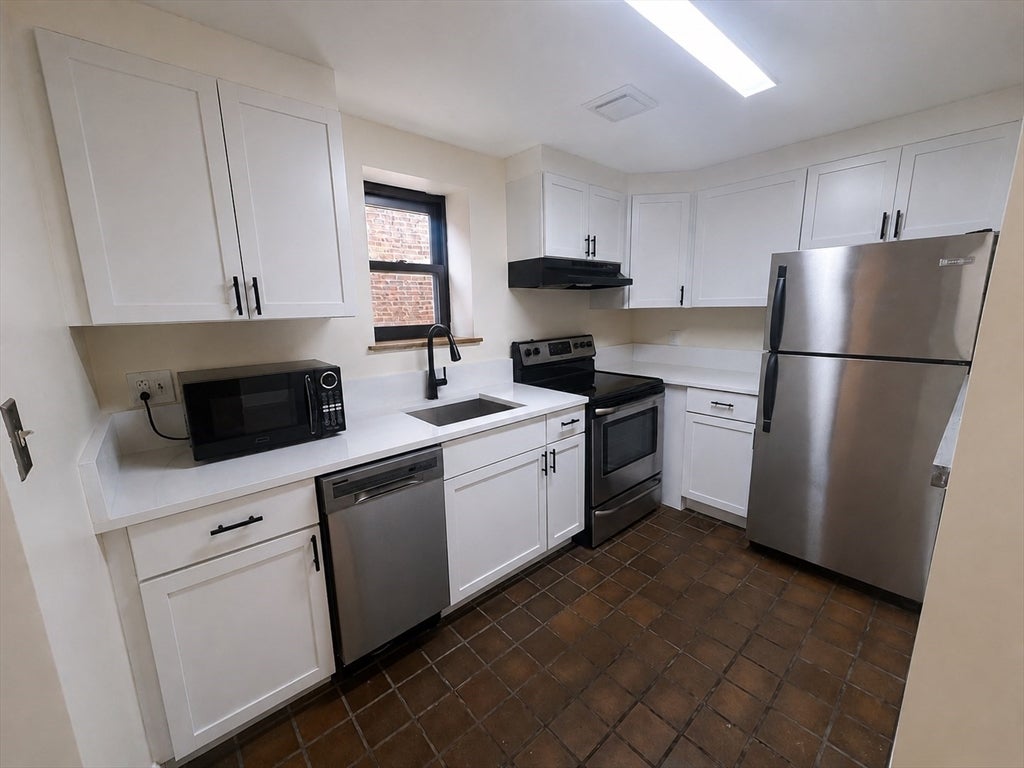 84 Gainsborough Street 006W